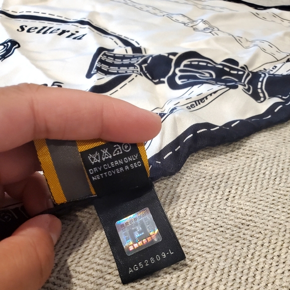 Authentic silk Fendi scarf - Picture 8 of 16